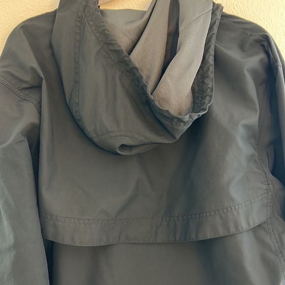 Woman’s Nike Essential Repel Woven Jacket - Picture 5 of 8